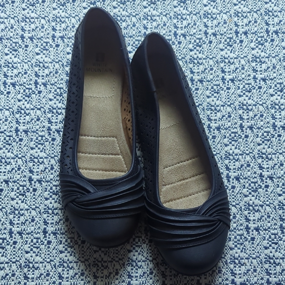 NWOT White Mountain Black Flats with Textured Design